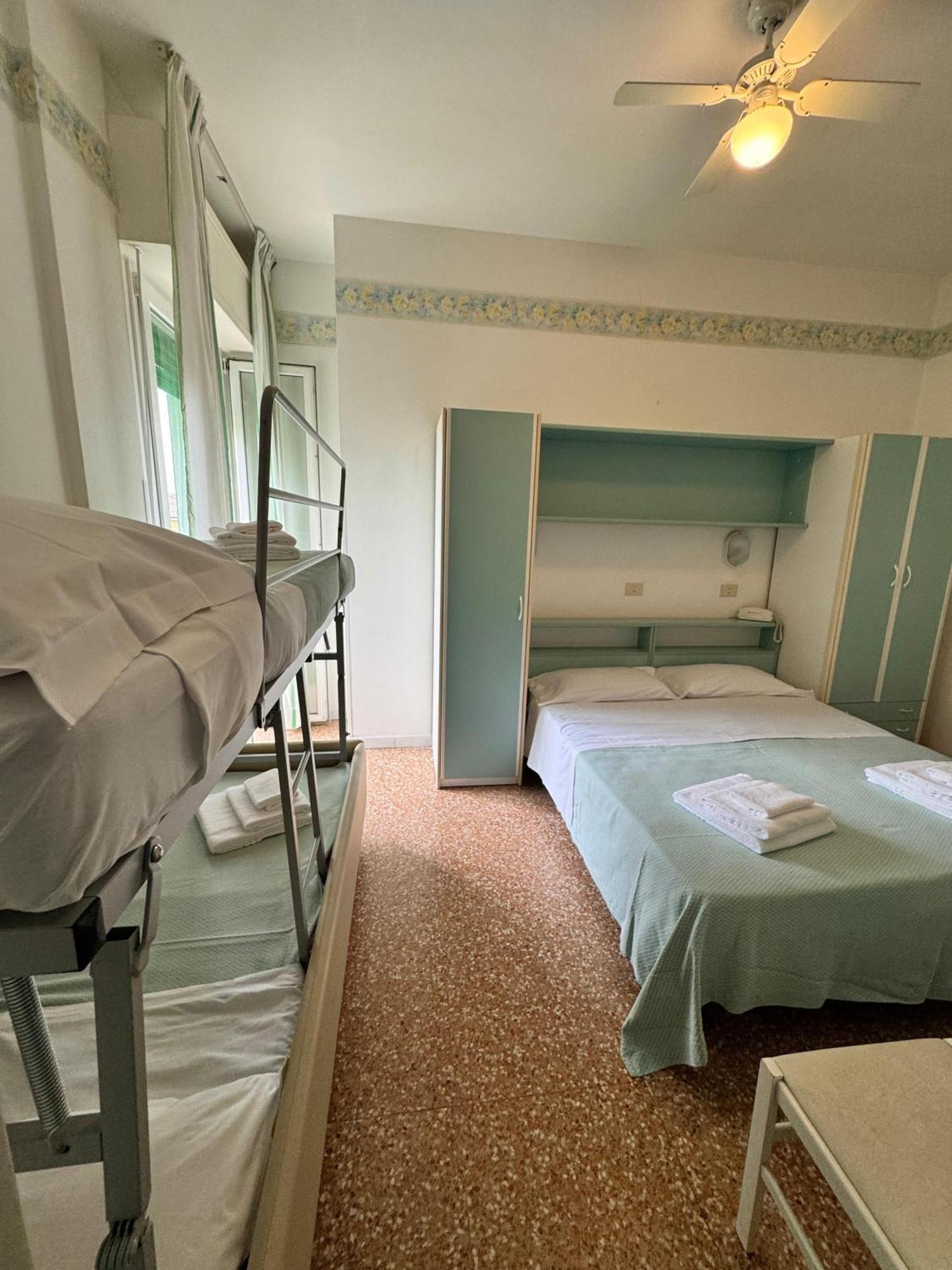 Hotel Urania Nuova Gestione ريميني المظهر الخارجي الصورة